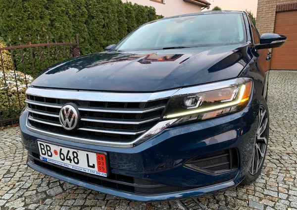 Volkswagen Passat cena 75000 przebieg: 8000, rok produkcji 2021 z Śrem małe 191